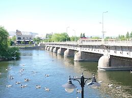 Lemon Cave Suites And Coffee House