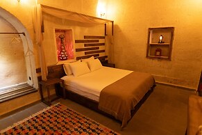 Lemon Cave Suites And Coffee House