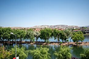 Lemon Cave Suites And Coffee House