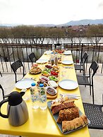 Lemon Cave Suites And Coffee House