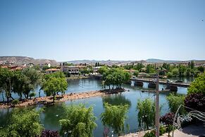 Lemon Cave Suites And Coffee House