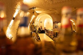 Lemon Cave Suites And Coffee House