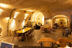 Lemon Cave Suites And Coffee House