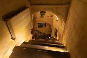 Lemon Cave Suites And Coffee House