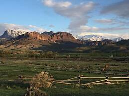 Eycat Lodging Company