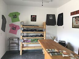 Eycat Lodging Company