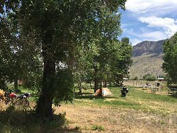 Eycat Lodging Company