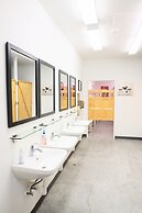 Eycat Lodging Company