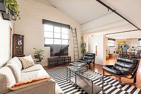 StayCentral - Fitzroy Converted Warehouse Penthouse