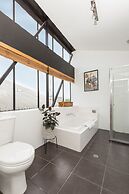 StayCentral - Fitzroy Converted Warehouse Penthouse