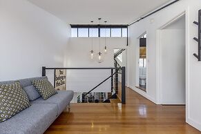 StayCentral - Fitzroy Converted Warehouse Penthouse