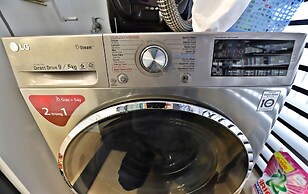 Homefromhome Metropolis Apartments