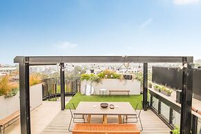 Inner City Penthouse With Private Rooftop