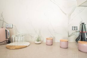 Lively 2bed1bath Mascot APT