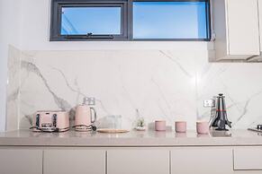 Lively 2bed1bath Mascot APT