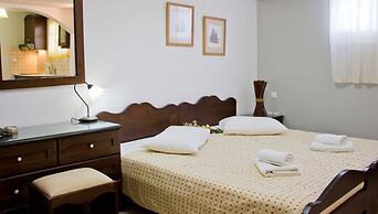 Nikos Sea view apts Milos