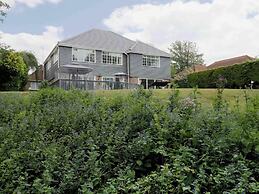 Inviting 7-bed House With sea Views in Hythe