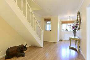 Inviting 7-bed House With sea Views in Hythe