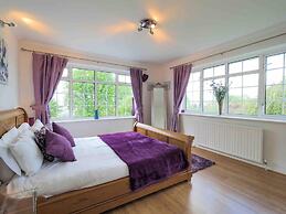 Inviting 7-bed House With sea Views in Hythe