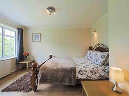 Inviting 7-bed House With sea Views in Hythe