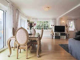 Inviting 7-bed House With sea Views in Hythe
