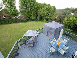 Inviting 7-bed House With sea Views in Hythe