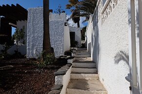 Little House With Pool,sea-and Mountainview and big Sunterrace for 4 P