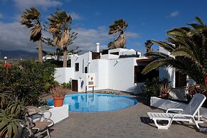 Little House With Pool,sea-and Mountainview and big Sunterrace for 4 P