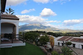 Serene Retreat in Lake Vinuela With Breathtaking Views