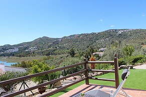 Serene Retreat in Lake Vinuela With Breathtaking Views