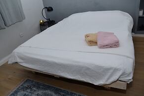 Stylish apt next to bograshov