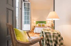 Plaza Santa Ana Apartment