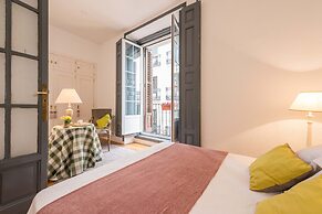 Plaza Santa Ana Apartment