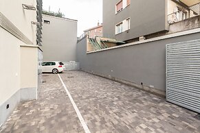 Alessia's Building- Affori FN
