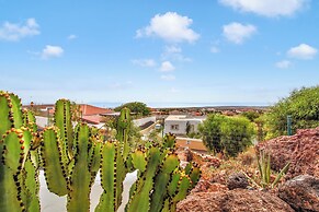 Villa With sea View and Pool