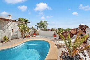 Villa With sea View and Pool