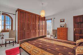 Villa With sea View and Pool