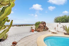 Villa With sea View and Pool