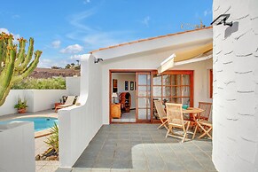 Villa With sea View and Pool