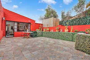 Villa With sea View and Pool