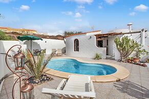 Villa With sea View and Pool