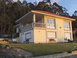 Beautiful Chalet With Spectacular Ocean Views