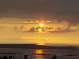 Beautiful Chalet With Spectacular Ocean Views