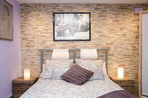 Room in Guest Room - Vacarisses- Torreblanca Estación