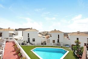 Well Maintained House in Chayofa With Pool