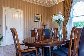 Newton Manor House -7 Bedroom House