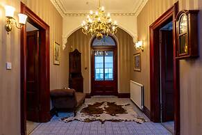 Newton Manor House -7 Bedroom House