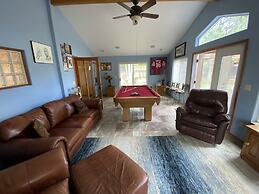 Larkspur Trail 3 Bedroom Home by RedAwning