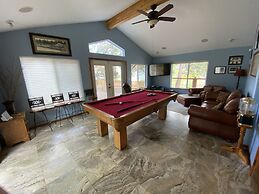 Larkspur Trail 3 Bedroom Home by RedAwning