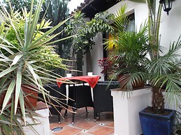 Rustic Holiday Home With Small Patio-terrace